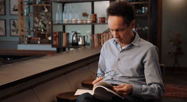 Picture of Malcolm Gladwell reading