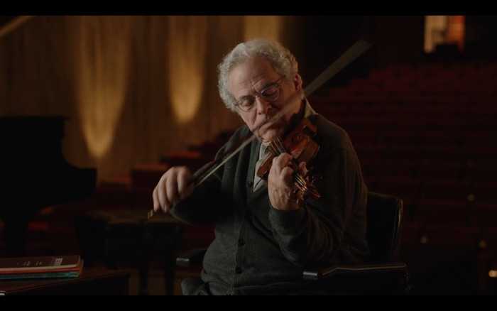 Itzhak Perlman playing the violin