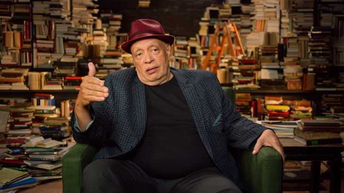 Walter Mosley explaining a writing concept