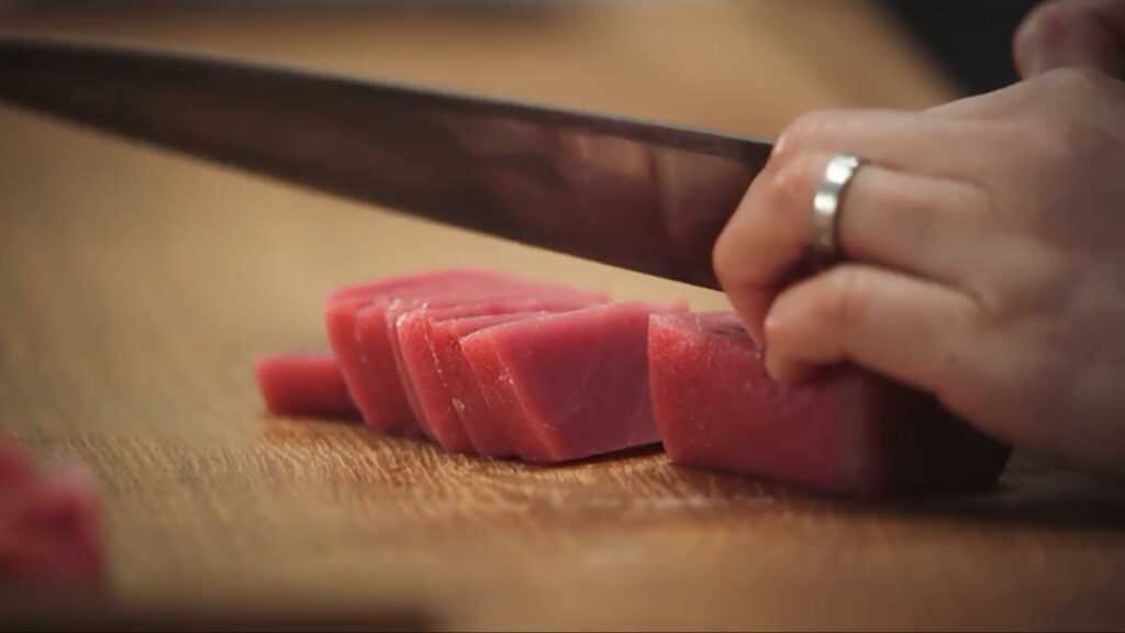 Niki Nakayama preparing tuna