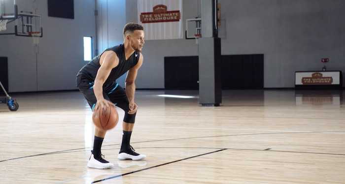 Steph Curry teaches dribbling