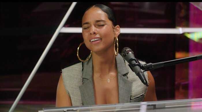 Alicia Keys singing MasterClass