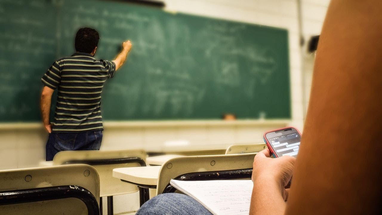 3 schools turn to handwritten exams as ai cheating surges