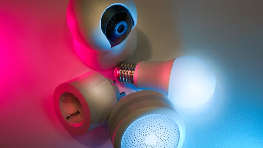 Implementing Cognitive Strategies in Online Learning Environments